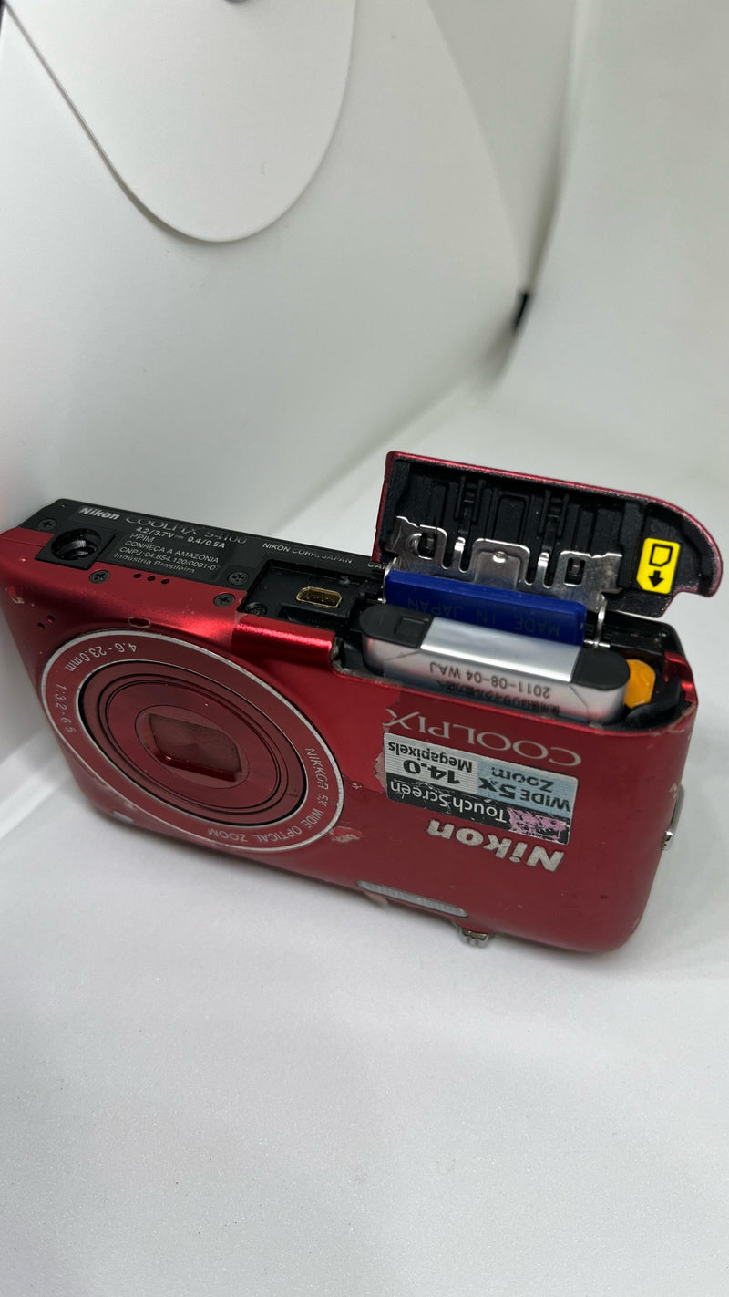 Nikon CoolPix S4100 14mpx Vermelha